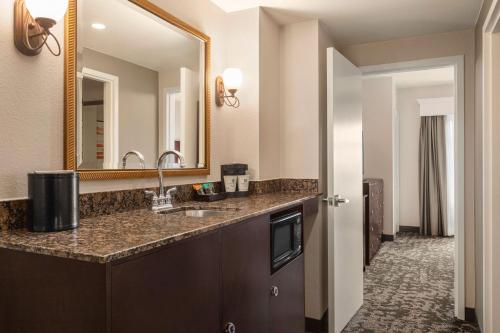 Two-Room King Suite - Non-Smoking image 3