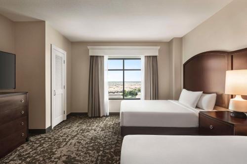 One-Bedroom Queen Suite with Bath Tub - Disability Access/Non-Smoking image 2