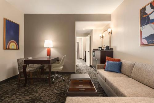 Suite with Two Queen Beds - Non-Smoking image 2