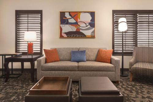 King Corner Suite with City View - Non-Smoking image 6
