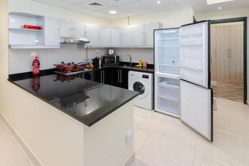 Contemporary furnishing I City skyline view, Дубай (фото 9)