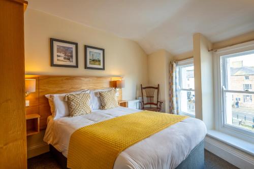 Castle Court Pub & Rooms