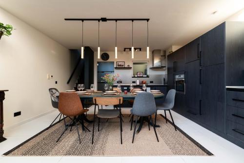 Spacious & Chic House in Center - Location saisonnière - Courtrai