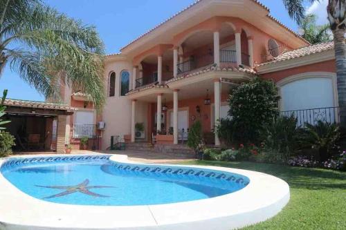 Villa Elísabeth, con piscina climatizada, especial para familias