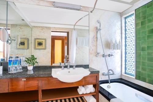 room detail thumbnail 2