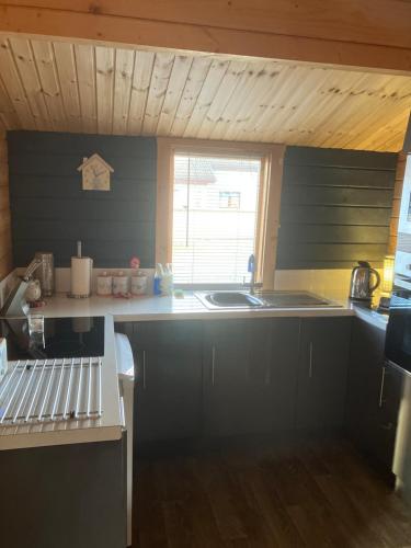 Log Cabin in the City with hot tub - Apartment - Culloden