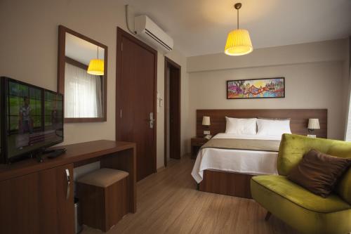 Cordis Hotel - image 13