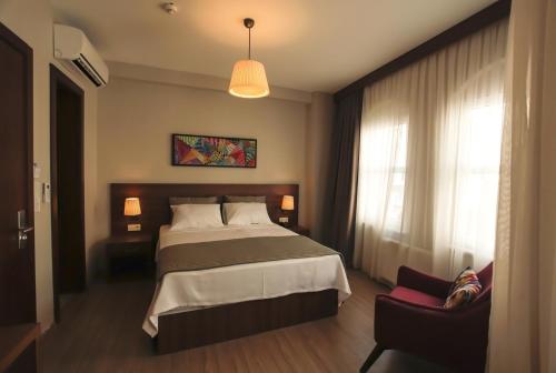 Cordis Hotel - image 11