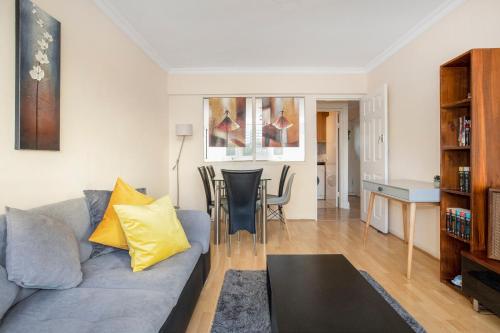Easy living near Angel and City University, London (photo 4)