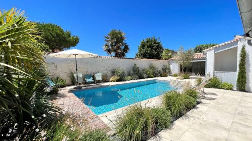Magnifique villa avec piscine chauffée au centre du village - Location, gîte - Saint-Martin-de-Ré
