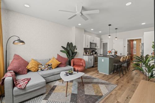 Passyunk Square Spacious 1 BR Oasis- Huge Deck in Philadelphia, USA
