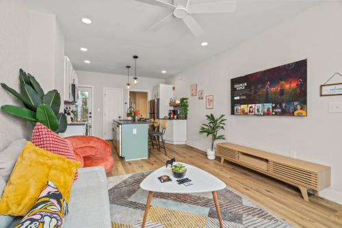 Passyunk Square Spacious 1 BR Oasis- Huge Deck in Philadelphia, USA