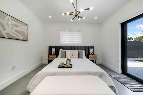 The Lux Paradise Miami in Tamiami, USA