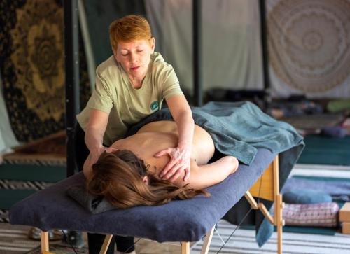 Masszázs, RØSTIG in Kedichem