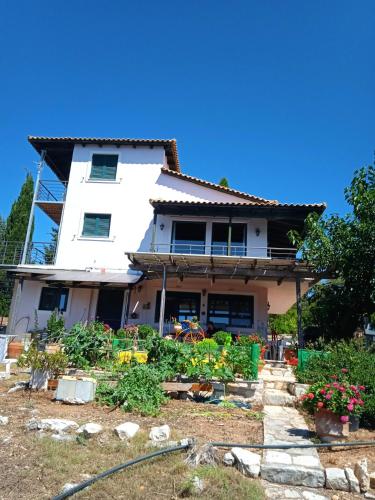 VILA ELVA, Meganisi