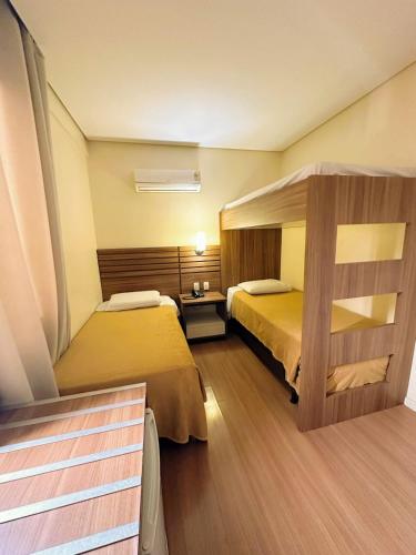 2 twin beds