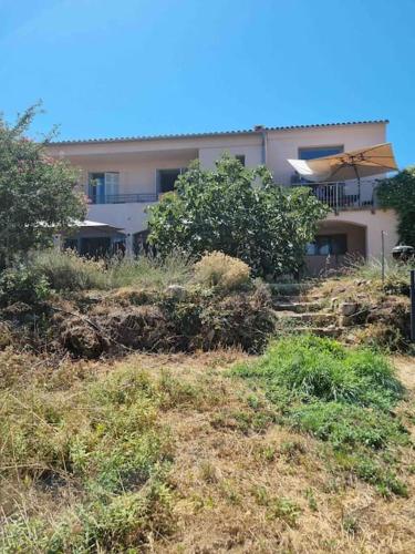 Rez de chaussée villa avec piscine