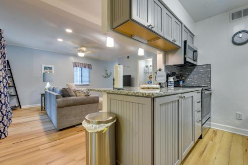 Walkable Calabash Condo with Pool Access! in Calabash, USA