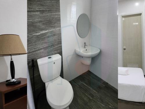 Shower, RiCres Hometel Standard R5 near Wall Climbing Platform
