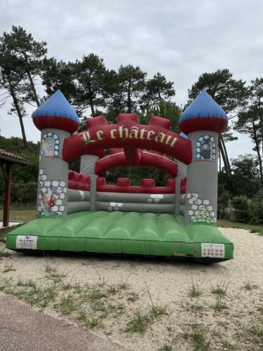 Chalet paisible à la plage, piscine et tennis