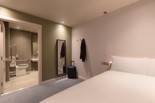 room detail thumbnail 0