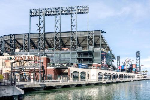 South Beach 1br w pool gym lounge nr dining SFO-1405 South Beach 1br w pool gym lounge nr dining SFO-1405