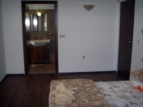 The Lake Villa - image 6