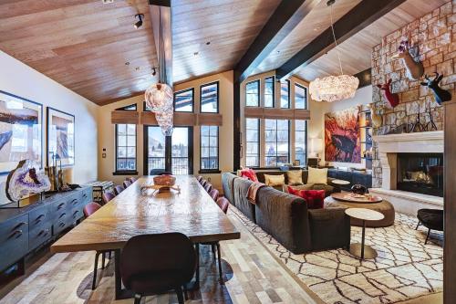 Luxurious Chalet with Private Elevator in Vail, USA