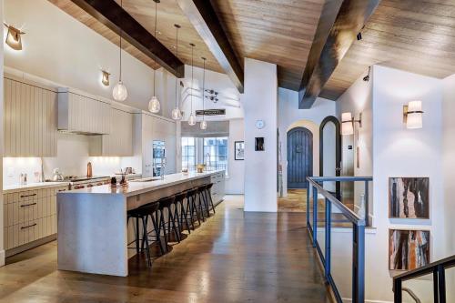 Luxurious Chalet with Private Elevator in Vail, USA