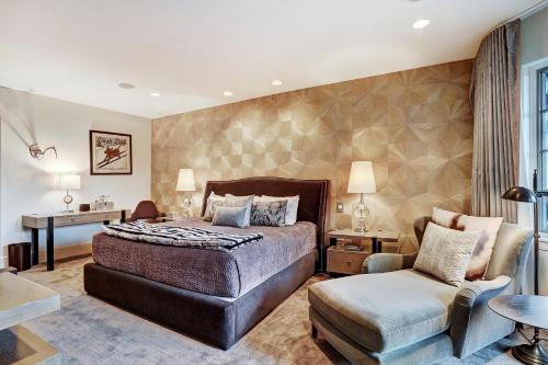 Luxurious Chalet with Private Elevator in Vail, USA