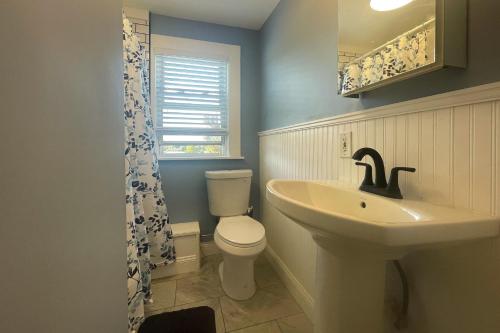 Goat Hill Cottage in Beverly, USA