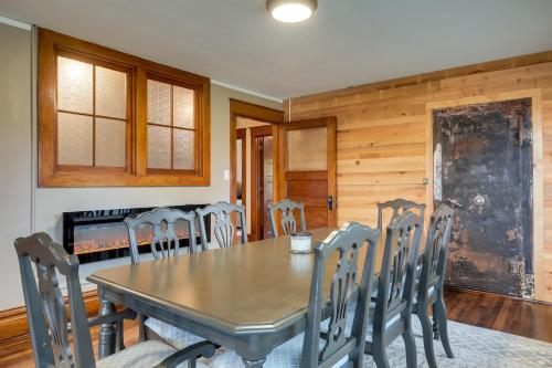 Spacious Home in Ramsay 9 Smart TVs and Pool Table! in Ramsay, USA