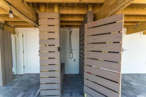 NEW - Luxury 5 br Beach Retreat