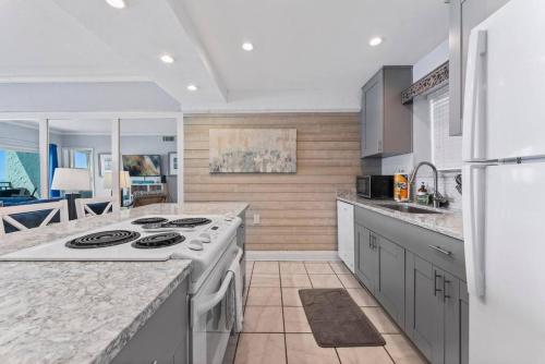 Sandpiper Oceanfront 4B in Jacksonville Beach, USA
