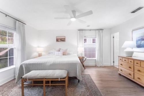 SOBE Retreat - Designers Dream - Fenced backyard