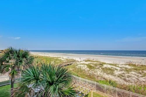 Oceanfront Pool and Quiet in Jacksonville Beach, USA