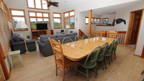 Oceanside, Private Pool, Volleyball, Screened porch, PI61, Without a Porpoise, Corolla (photo 8)