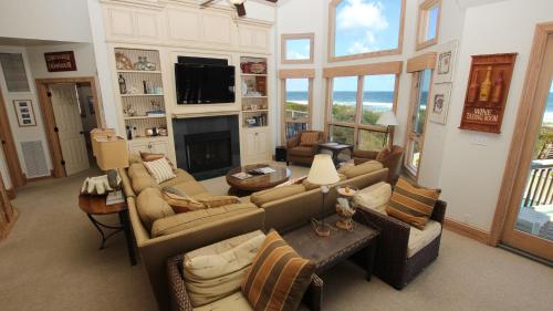 OCEANFRONT, Ocean Views, Private Pool, Private Beach Access, Foosball, PI76, Life of Reilly, Corolla (photo 6)