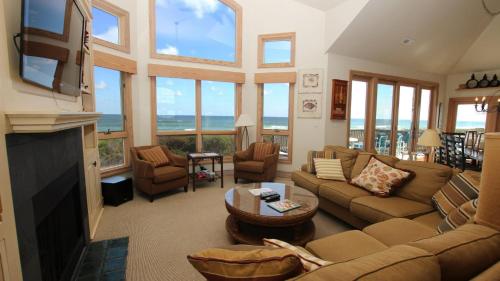 OCEANFRONT, Ocean Views, Private Pool, Private Beach Access, Foosball, PI76, Life of Reilly, Corolla (photo 9)