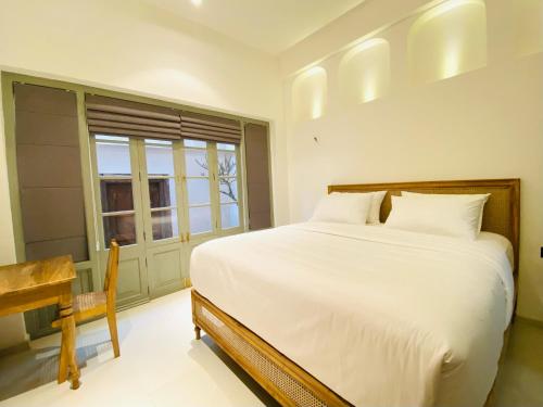 Deluxe Room image 2