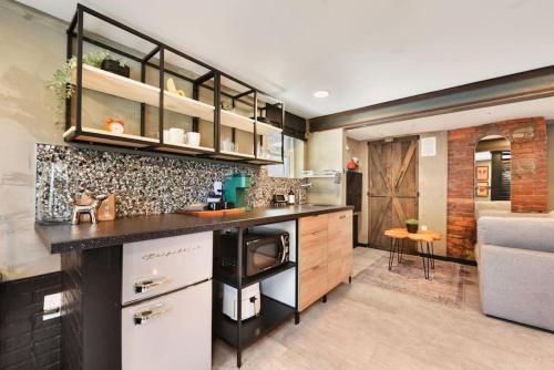 Hostwise Stays - The Ridgway - 2 Apts In 1 - Great Privacy, Designer Space - Pittsburgh, PA