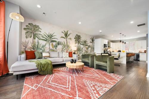 Hostwise Stays - The Charlotte - Rooftop Patio, Garage Parking, Prime Location, Large 3 Story Home - Pittsburgh, PA