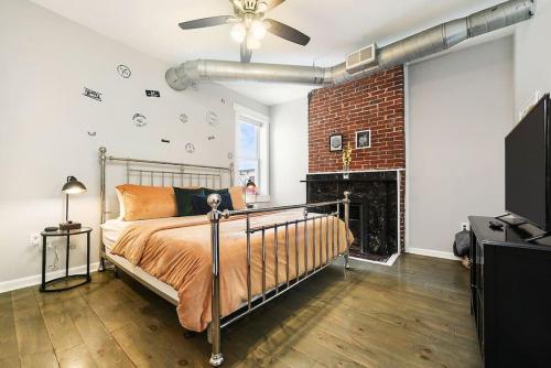 The Full James - Great for Groups, 3 Separate Apts., Free Parking in Pittsburgh, USA