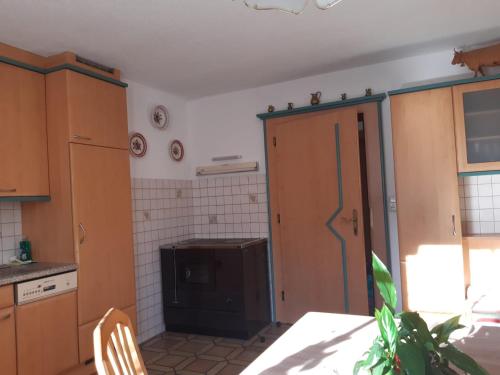 ห้องครัว, Ferienwohnung Haus Bergfrieden in เกอร์ลอสเบอร์เกเบิน