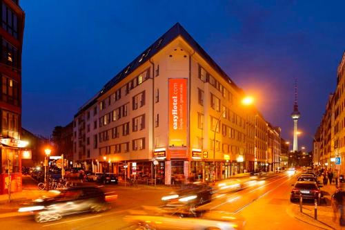 . easyHotel Berlin Hackescher Markt