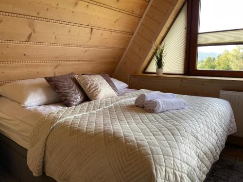 1 queen bed, 2 twin beds