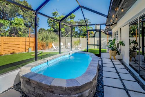 Vistas, Cozy Clearwater Getaway Beach, Spa, and Luxury in Clearwater Countryside