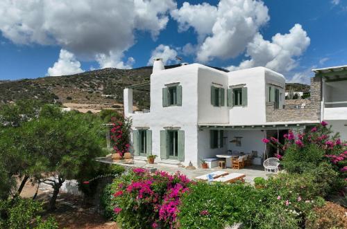 Akakies summer house with breathtaking Aegean view