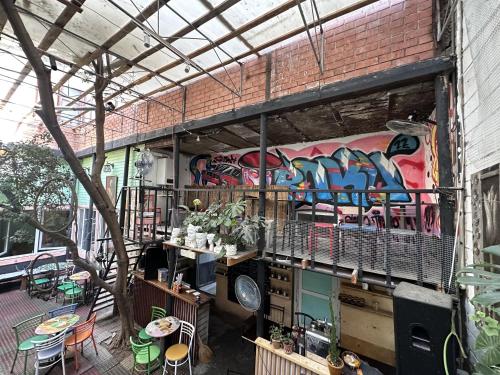 สวน, Flora Music & Art Hostel in ยาซามัล