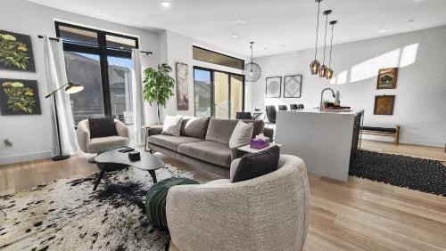2BDR New Build Minutes to Dillon Reservoir in Silverthorne, USA